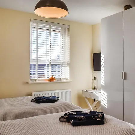 Apartment Cinder Track Hideaway