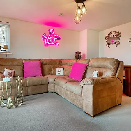 Cinder Track Hideaway Apartment *