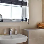 Cinder Track Hideaway 惠特比