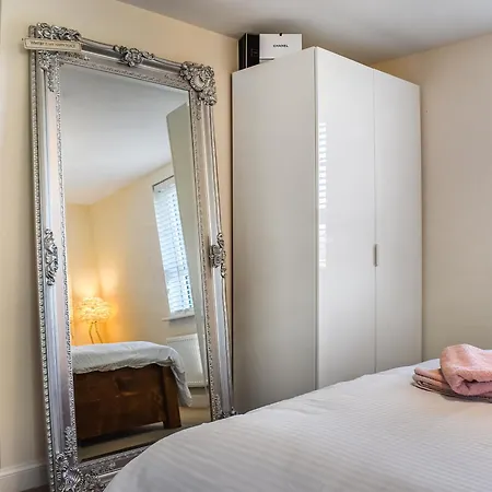 Apartment Cinder Track Hideaway